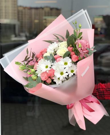 Букет цветов из: Розы, Лизиантусы и Хризантемы в Артёмовском Иркутской области
